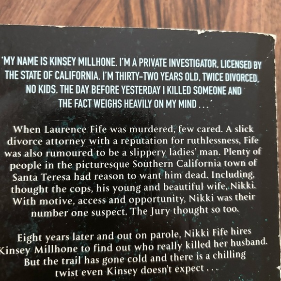 Sue Grafton Alphabet Book Series Bundle of 2 - Picture 4 of 11